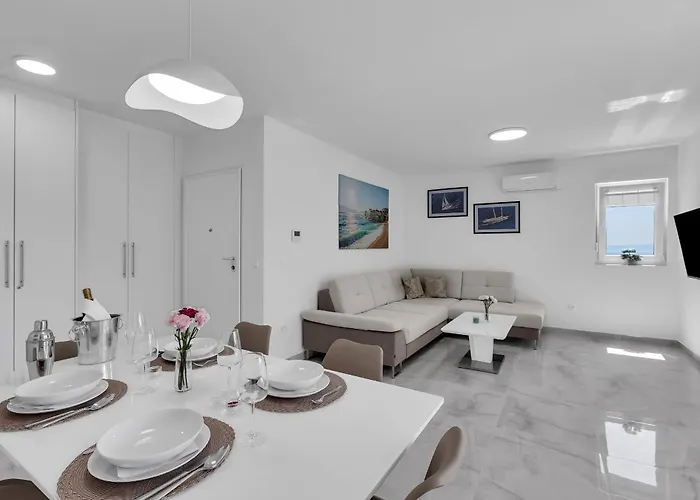 Luxurious And Bright With Sea And Mountain View Lejlighed *