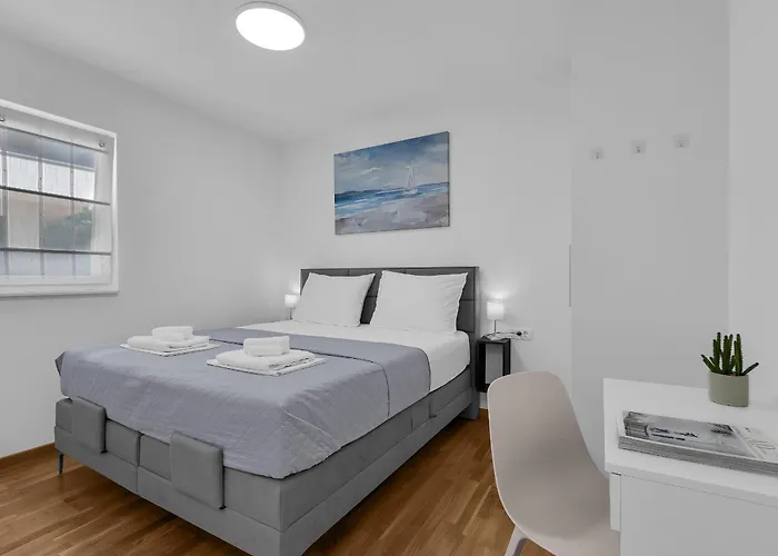 Luxurious And Bright With Sea And Mountain View Lejlighed