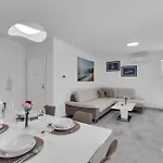 Luxurious And Bright With Sea And Mountain View Apartman *