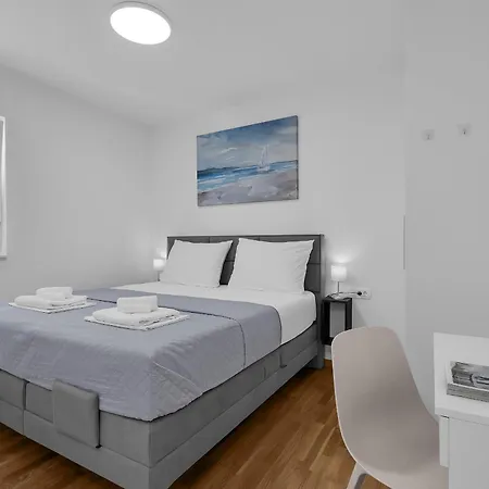 Luxurious And Bright With Sea And Mountain View Lägenhet