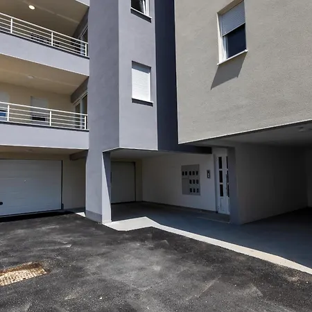 Luxurious And Bright With Sea And Mountain View Apartman