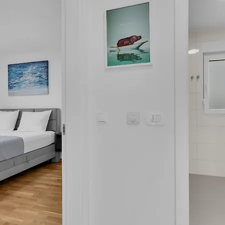 Luxurious And Bright With Sea And Mountain View Апартаменти Макарська