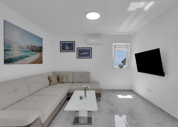 Luxurious And Bright With Sea And Mountain View Apartament *