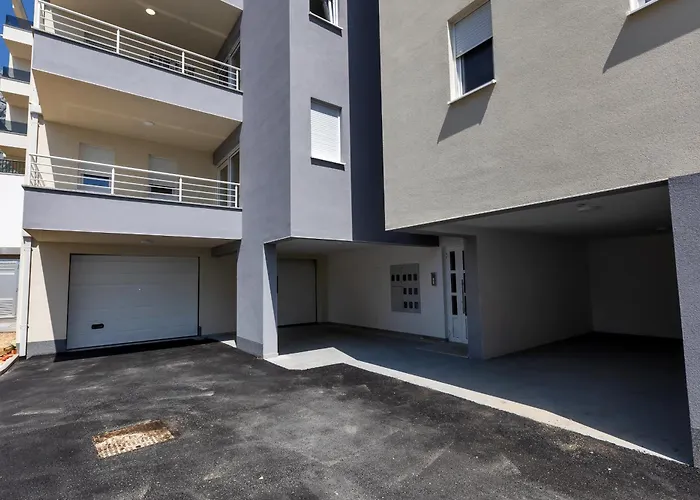 Luxurious And Bright With Sea And Mountain View Apartament