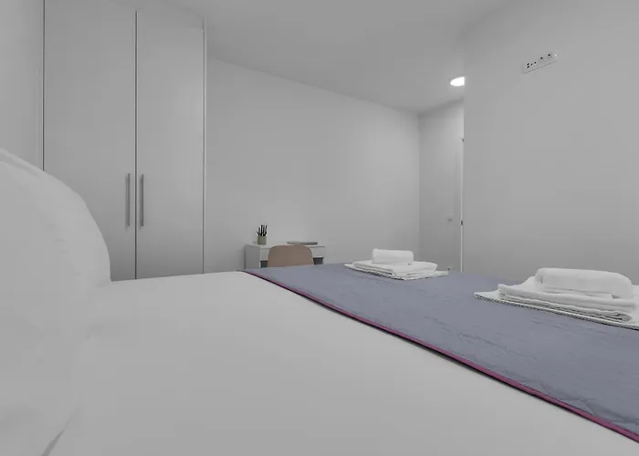 Luxurious And Bright With Sea And Mountain View Apartament