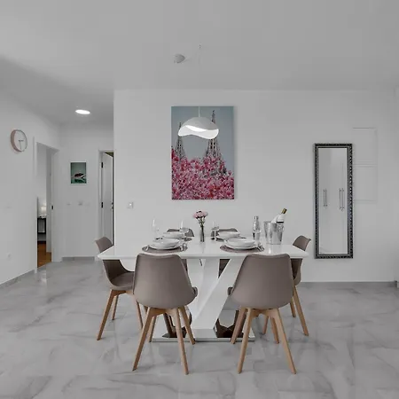 Apartment Luxurious And Bright With Sea And Mountain View *