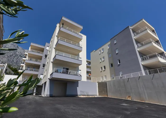 Luxurious And Bright With Sea And Mountain View *